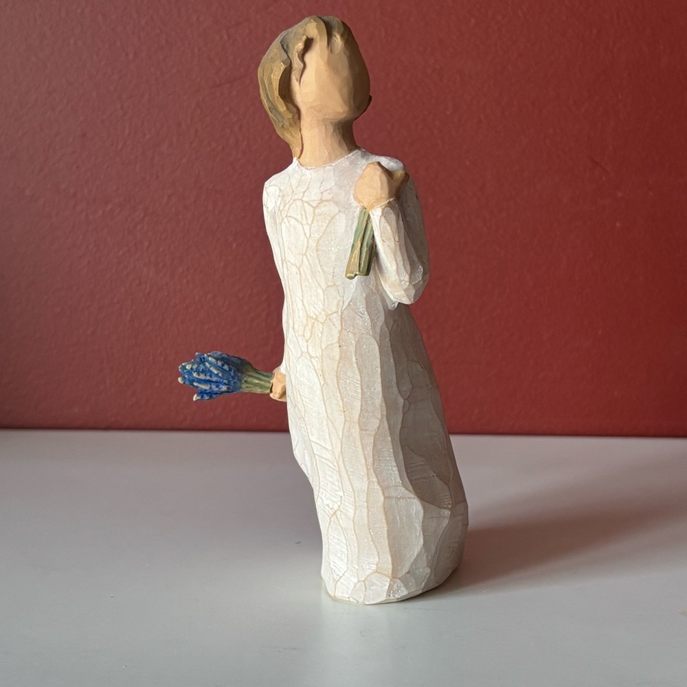 👛 (ANY 2/$35) WILLOW TREE Figurine Lavender Grace
